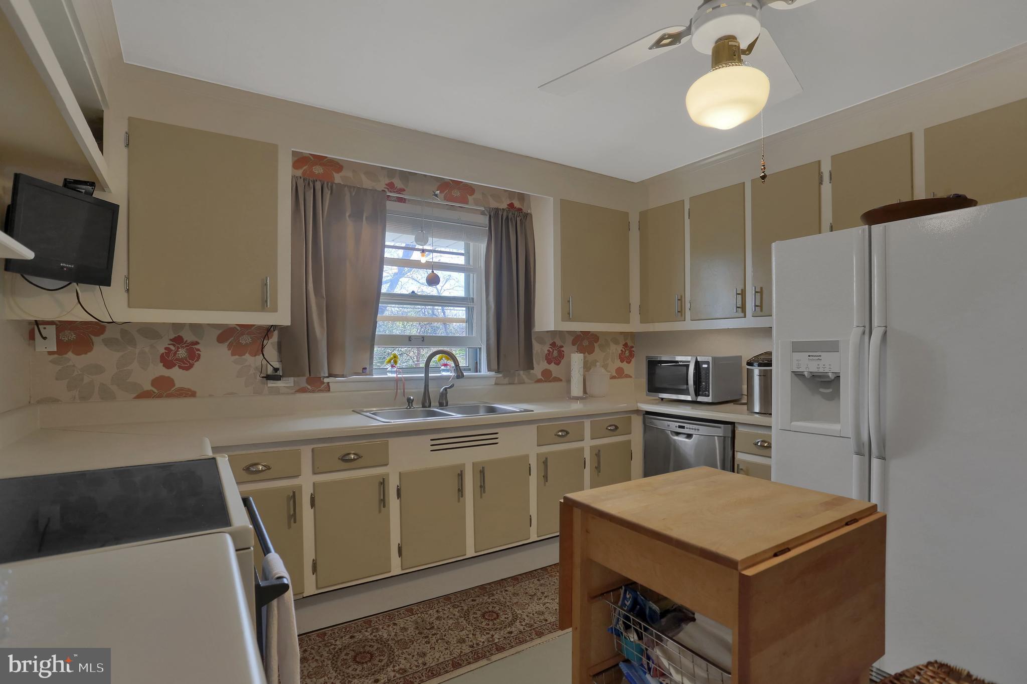 762 Glendale Road York, PA 17403 - Photo 8 of 51 Gallery Image 8