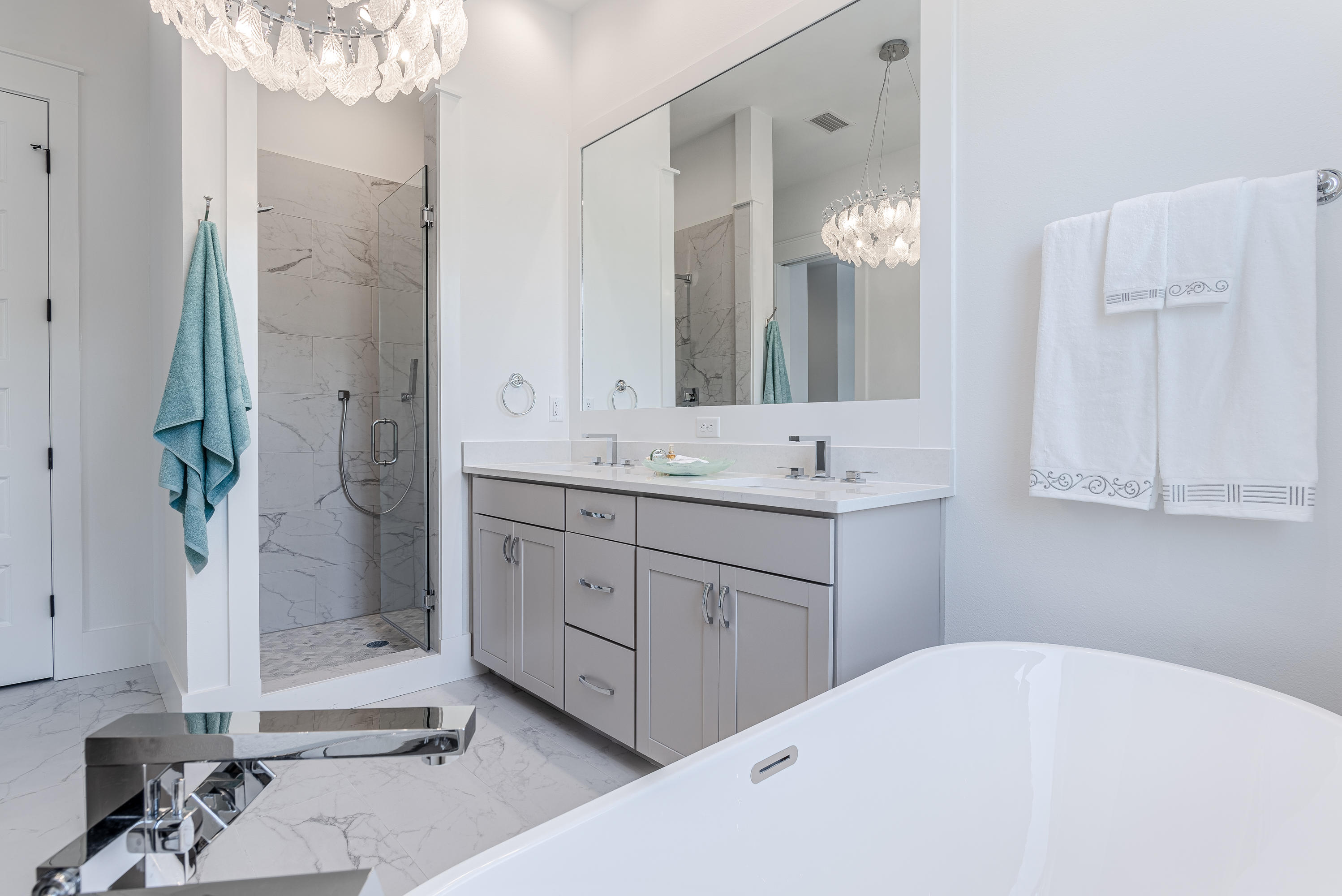143 Marlberry Santa Rosa Beach Santa Rosa Beach, FL 32459 - Photo 36 of 53 a bathroom with a tub sink and mirror