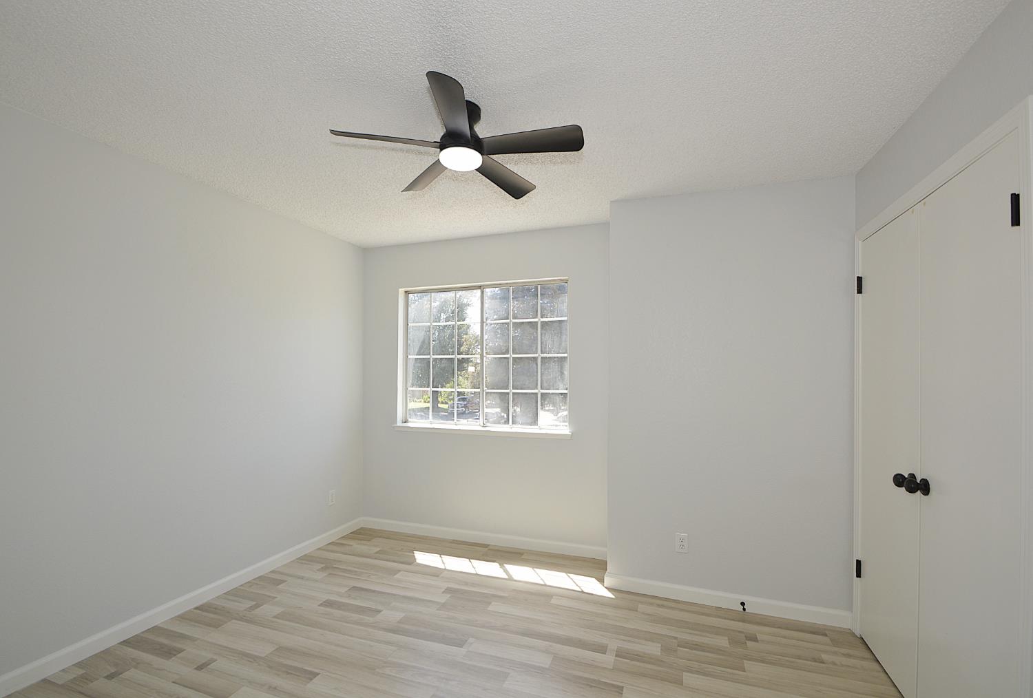 3290 North Rafael Avenue Fresno, CA 93722 - Photo 20 of 34 Bedroom one