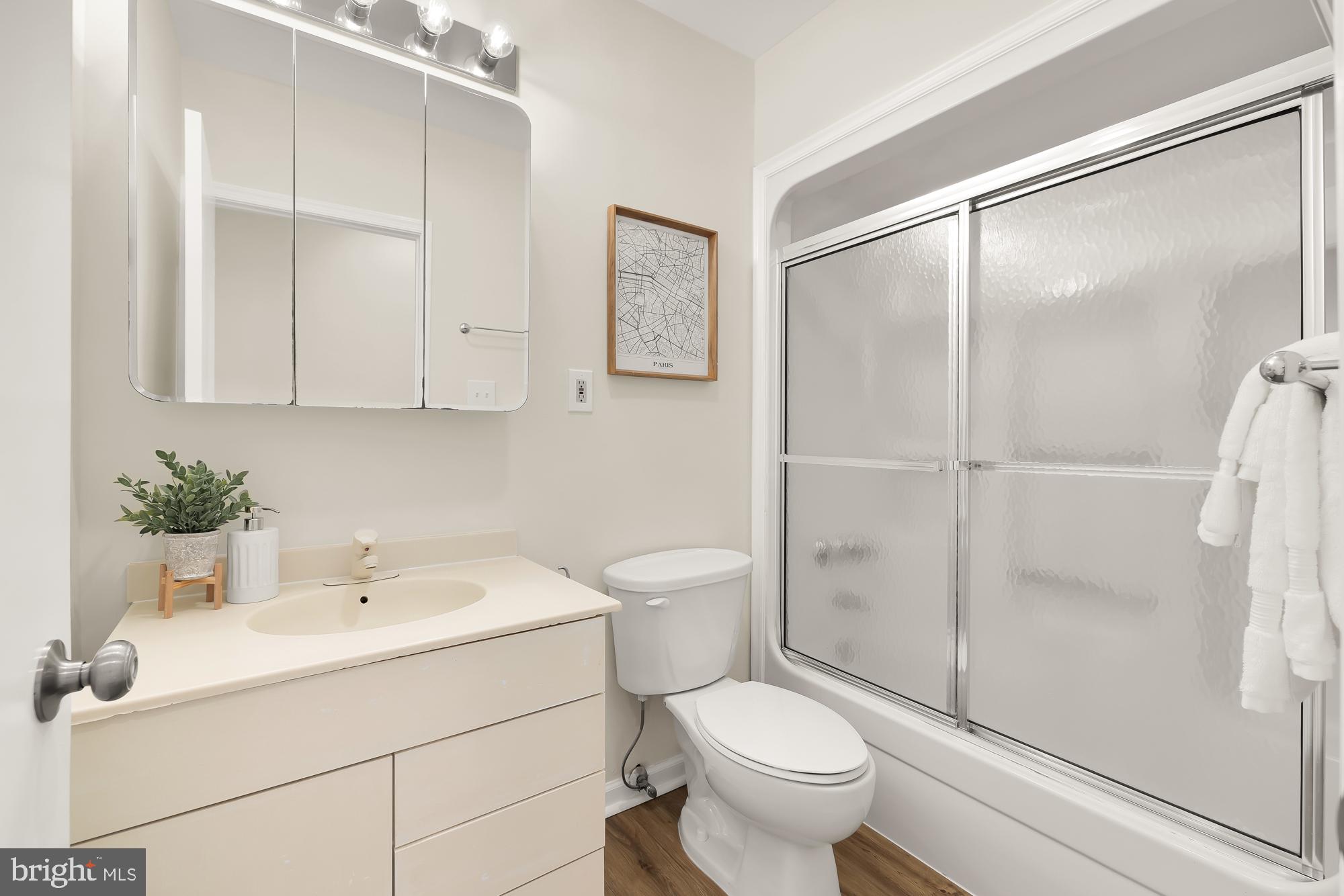 9408 Old Georgetown Road Bethesda, MD 20817 - Photo 25 of 46 Full Bath