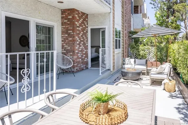 $5,000 | 4401 Moorpark Way, Toluca Lake, CA 91602