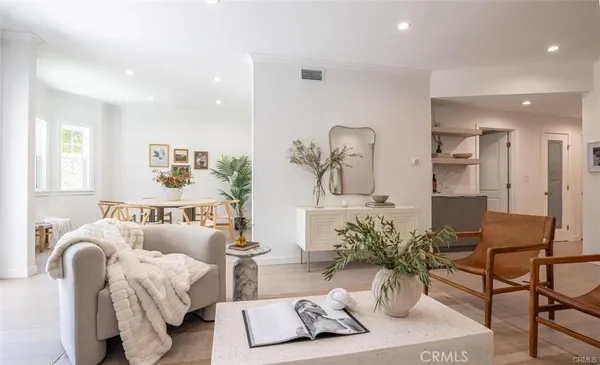 $5,000 | 4401 Moorpark Way, Toluca Lake, CA 91602