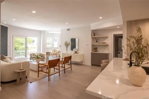 $5,000 | 4401 Moorpark Way, Toluca Lake, CA 91602