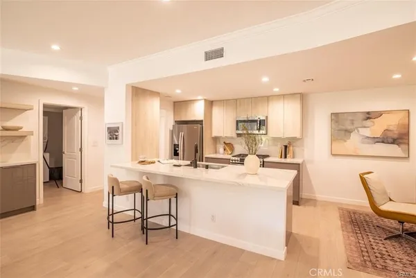 $5,000 | 4401 Moorpark Way, Toluca Lake, CA 91602