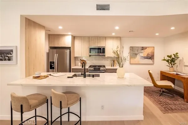 $5,000 | 4401 Moorpark Way, Toluca Lake, CA 91602
