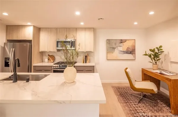 $5,000 | 4401 Moorpark Way, Toluca Lake, CA 91602