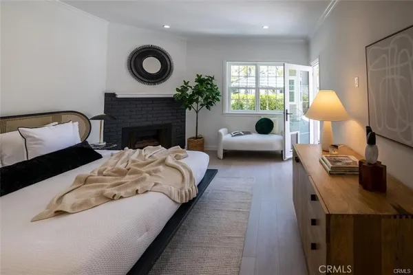$5,000 | 4401 Moorpark Way, Toluca Lake, CA 91602