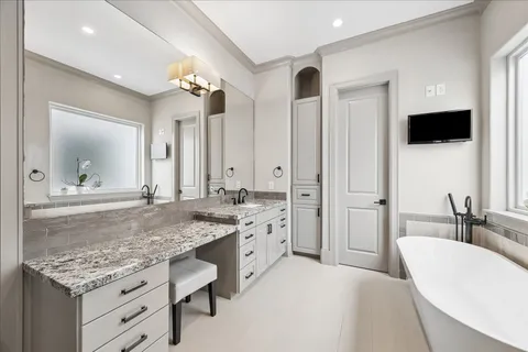 $899,000 | 1525 Early Lane, Houston, TX 77055