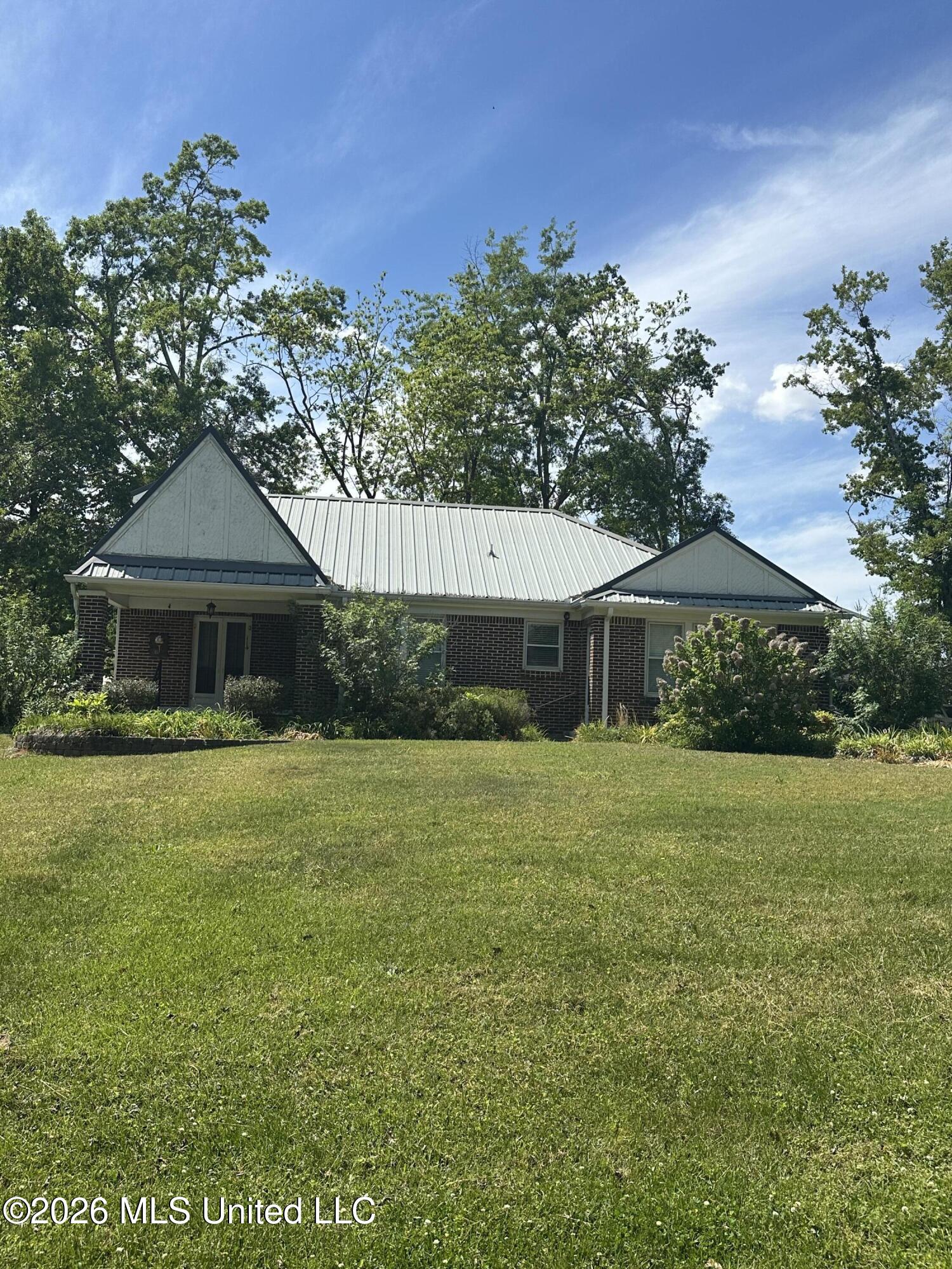 114 South Stone Street Iuka, MS 38852 - Photo 1 of 11 IMG_2477