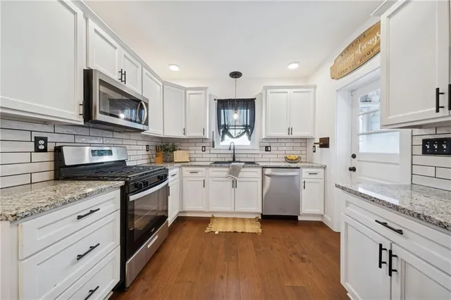 $210,000 | 109 East Adams Avenue, Vandergrift, PA 15690