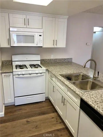 $2,392 | 14082 Edwards Street, Unit 202, Westminster, CA 92683