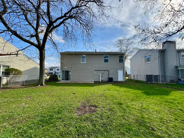 $306,000 | 20513 South Acorn Ridge Drive, Frankfort, IL 60423