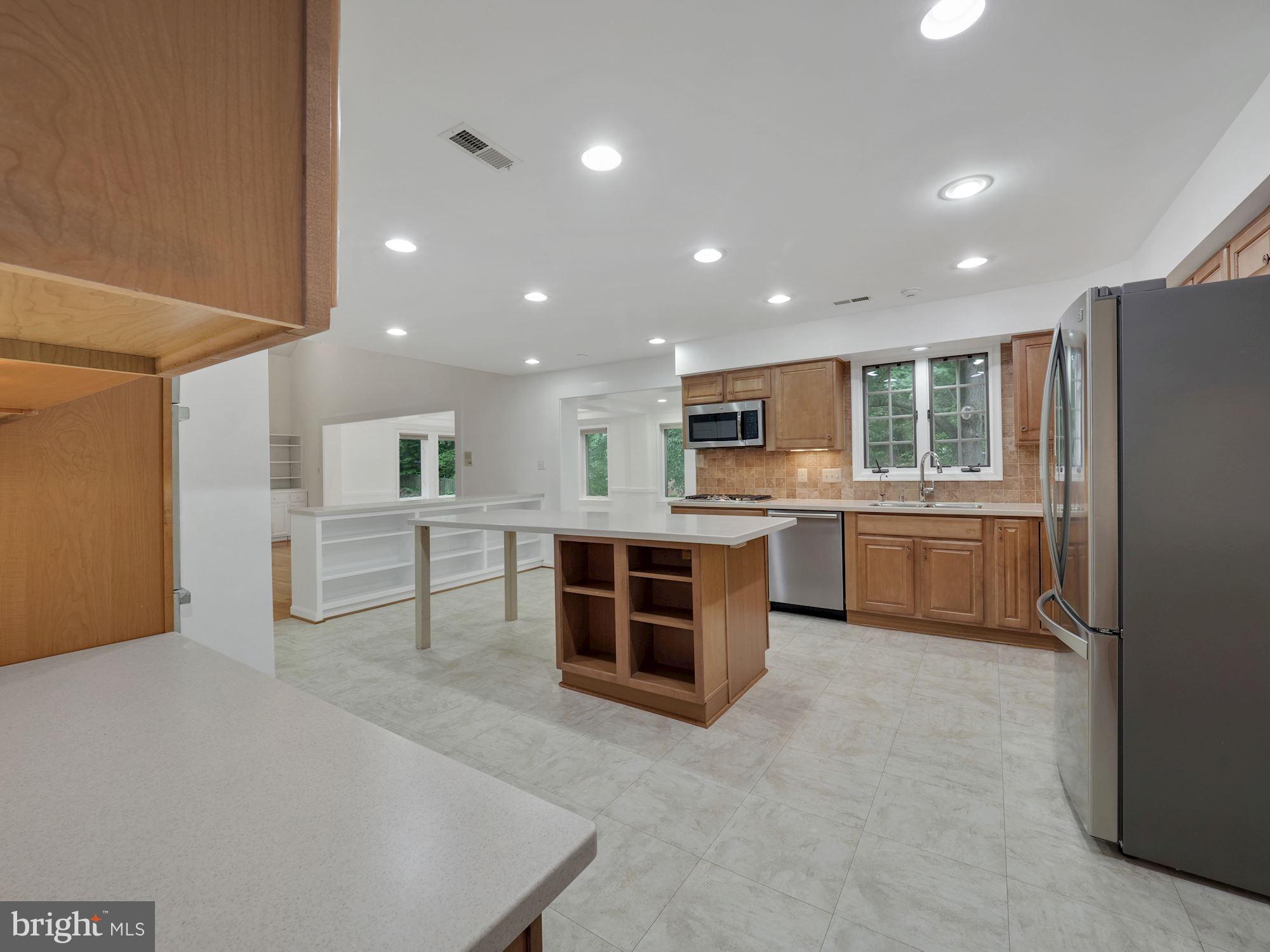 14700 Chesterfield Road Rockville, MD 20853 - Photo 13 of 44 Large Island