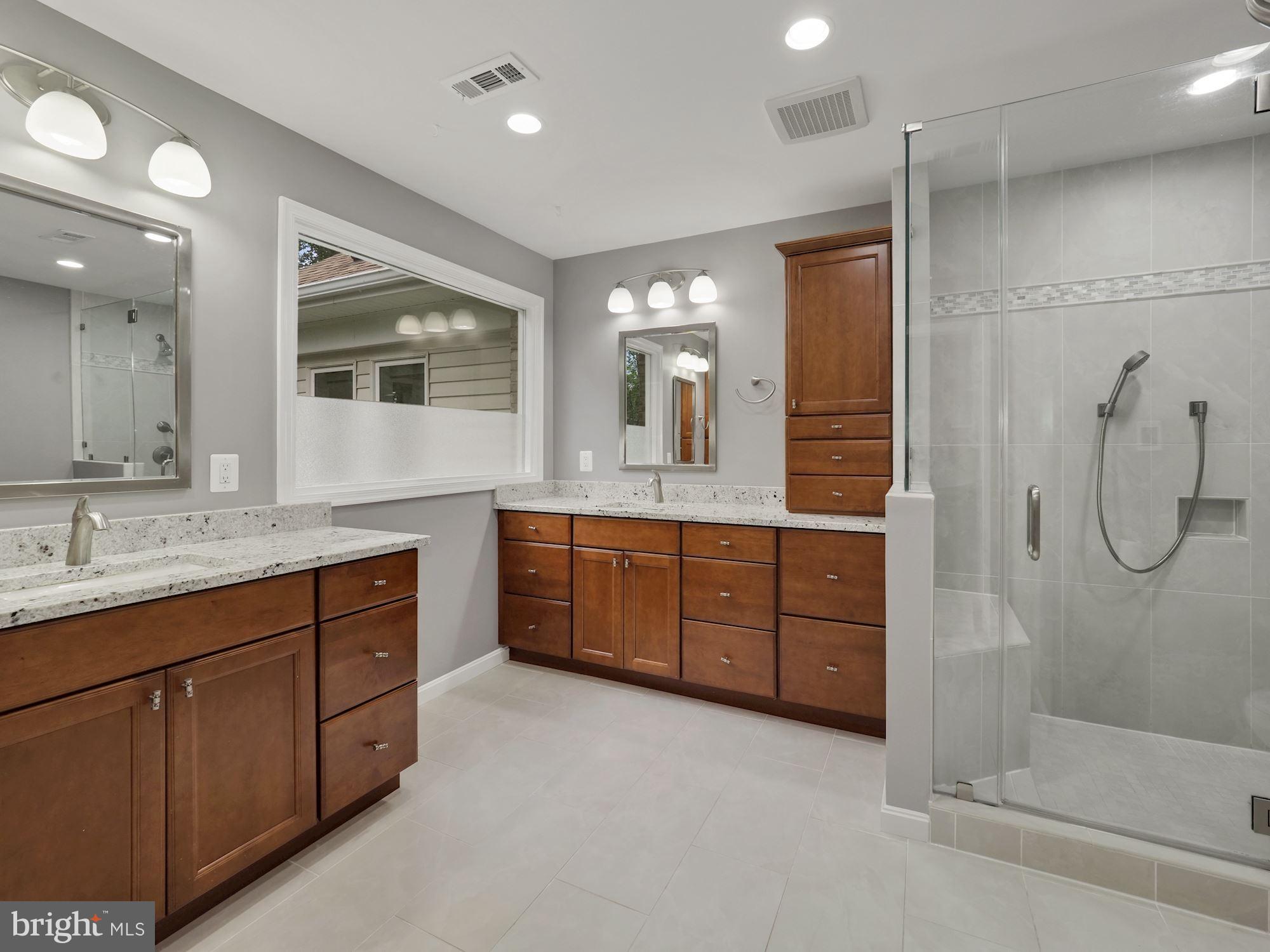 14700 Chesterfield Road Rockville, MD 20853 - Photo 23 of 44 Fabulous En-Suite Bathroom