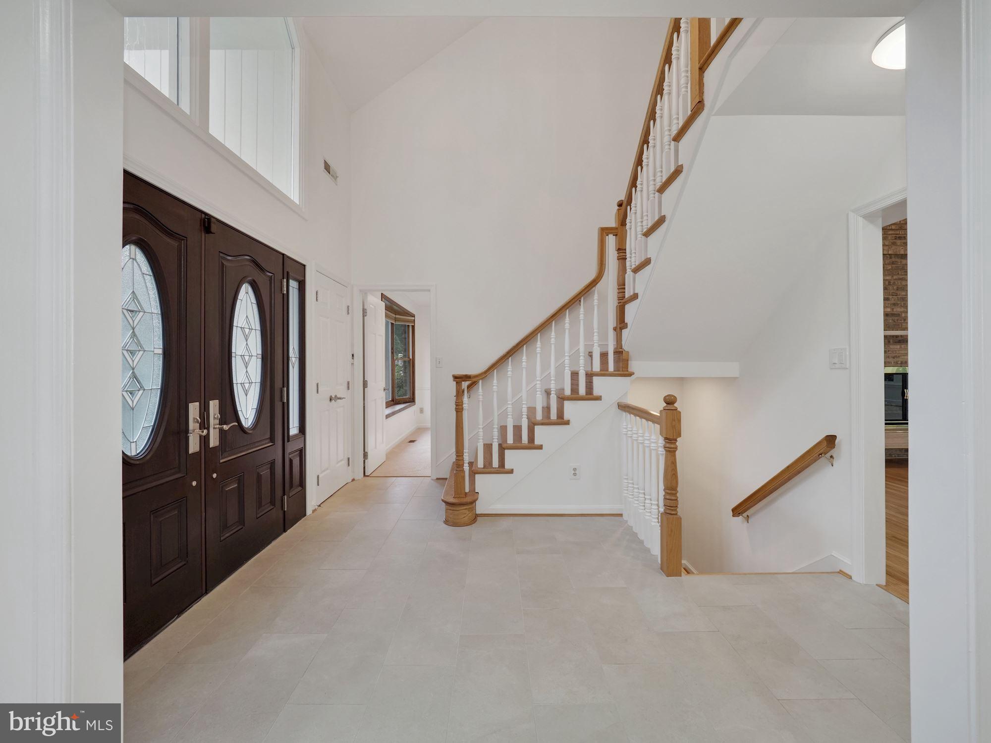 14700 Chesterfield Road Rockville, MD 20853 - Photo 3 of 44 2 story foyer