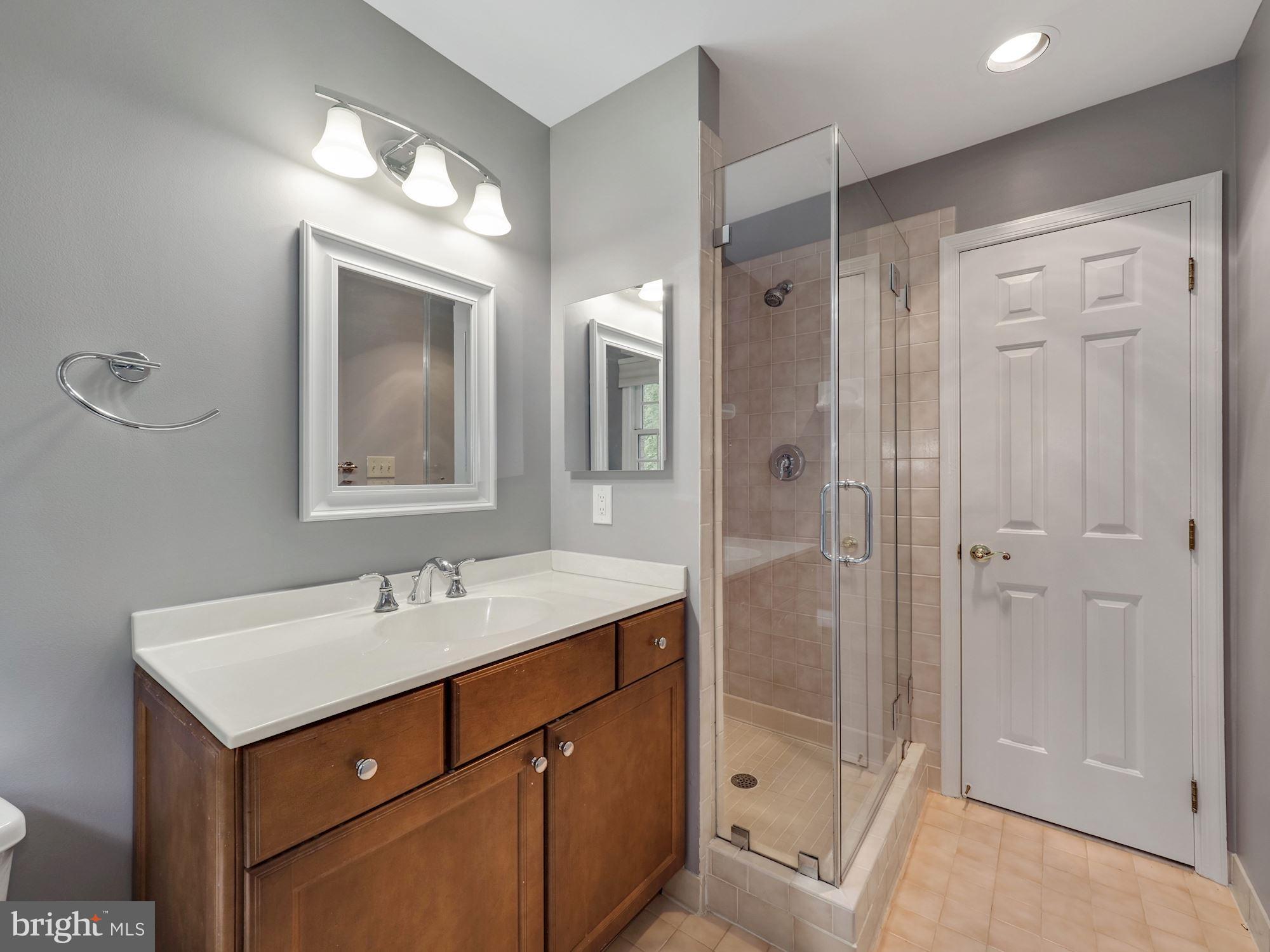 14700 Chesterfield Road Rockville, MD 20853 - Photo 38 of 44 Full Bathroom Next to Bedroom 5