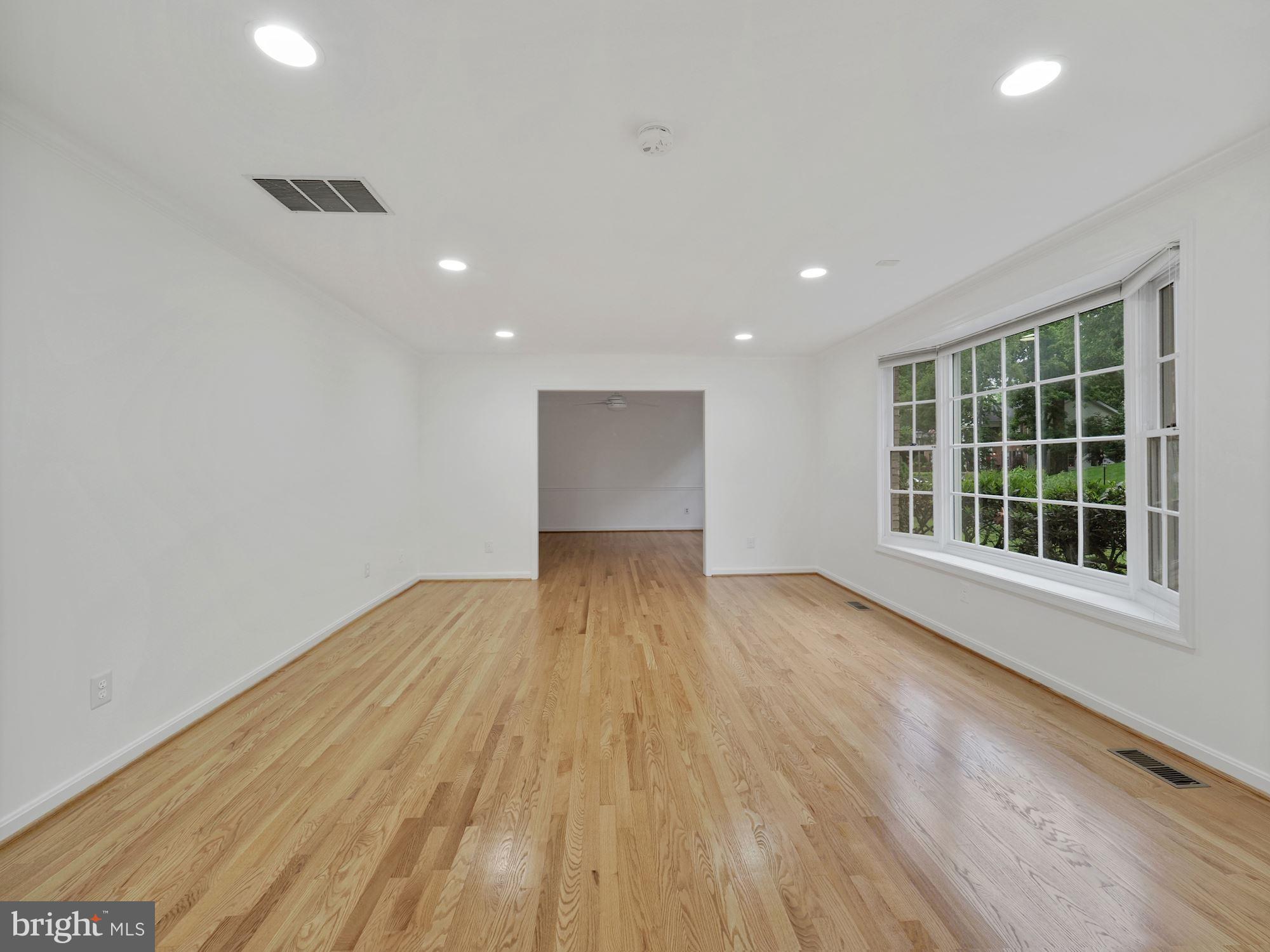 14700 Chesterfield Road Rockville, MD 20853 - Photo 5 of 44 Living Room