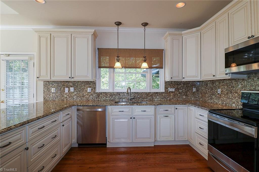 1736 Curraghmore Road Clemmons, NC 27012 - Photo 4 of 30 Gallery Image 4