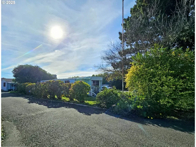 a view of a tennis court