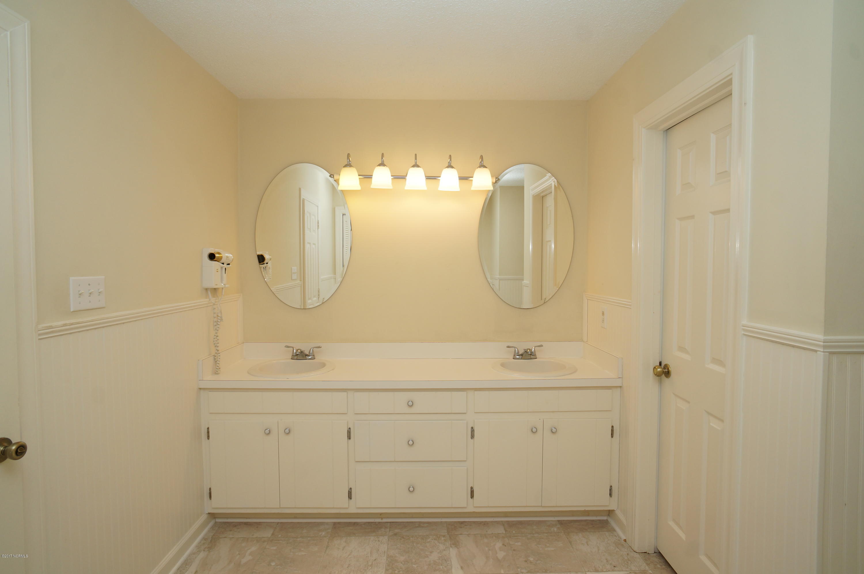 2418 Tram Road New Bern, NC 28562 - Photo 54 of 94 Master bathroom