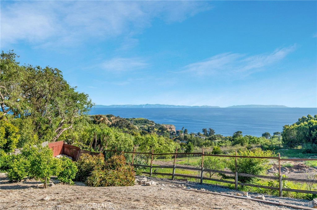 1 Thyme Place Rancho Palos Verdes, CA 90275 - Photo 29 of 35 a view of a yard with wooden fence