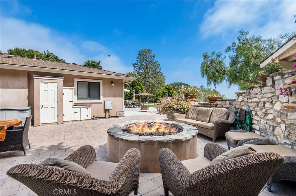 1 Thyme Place Rancho Palos Verdes, CA 90275 - Photo 10 of 35 a outdoor space with patio couches and a potted plant