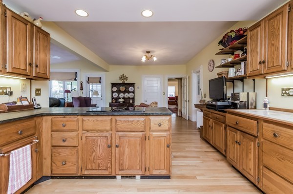 14 Cowell Street Marblehead, MA 01945 - Photo 8 of 29 Gallery Image 8