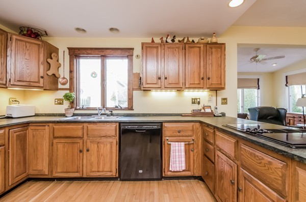 14 Cowell Street Marblehead, MA 01945 - Photo 9 of 29 Gallery Image 9