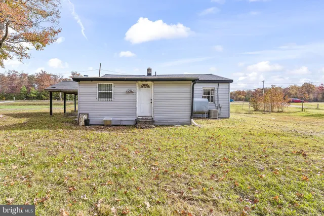 a front view of house with yard