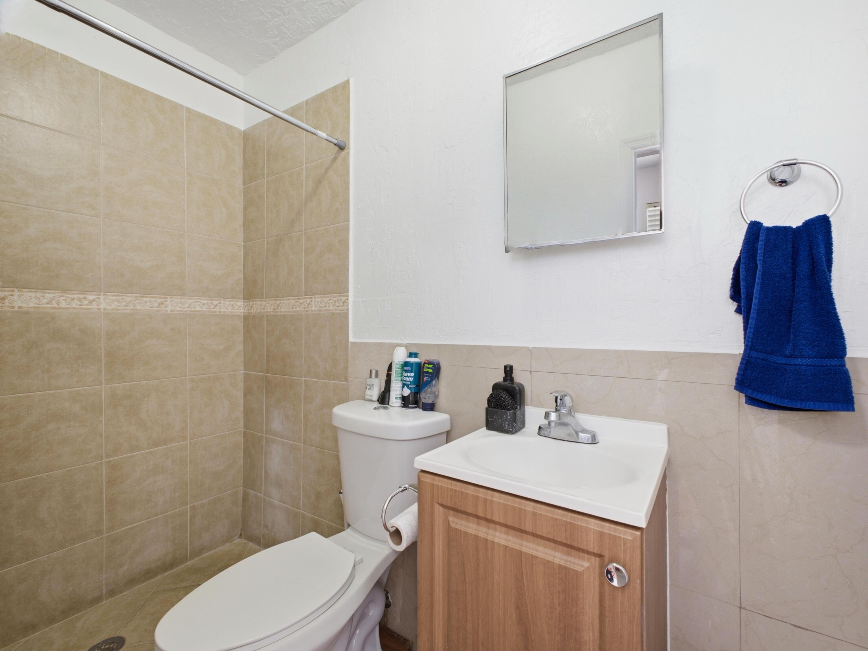 801 Hampton Road West Palm Beach, FL 33405 - Photo 11 of 28 Unit 1 Bathroom