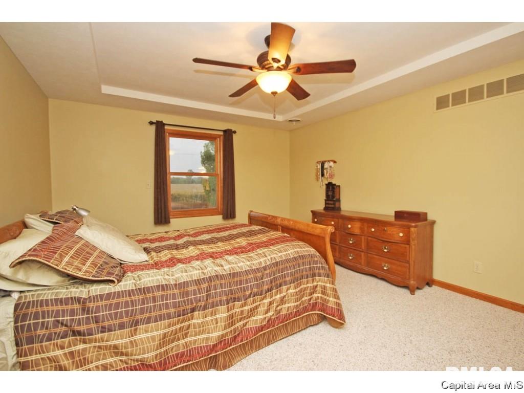 1404 Azalea Court Springfield, IL 62712 - Photo 15 of 36