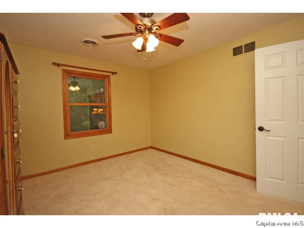 1404 Azalea Court Springfield, IL 62712 - Photo 19 of 36