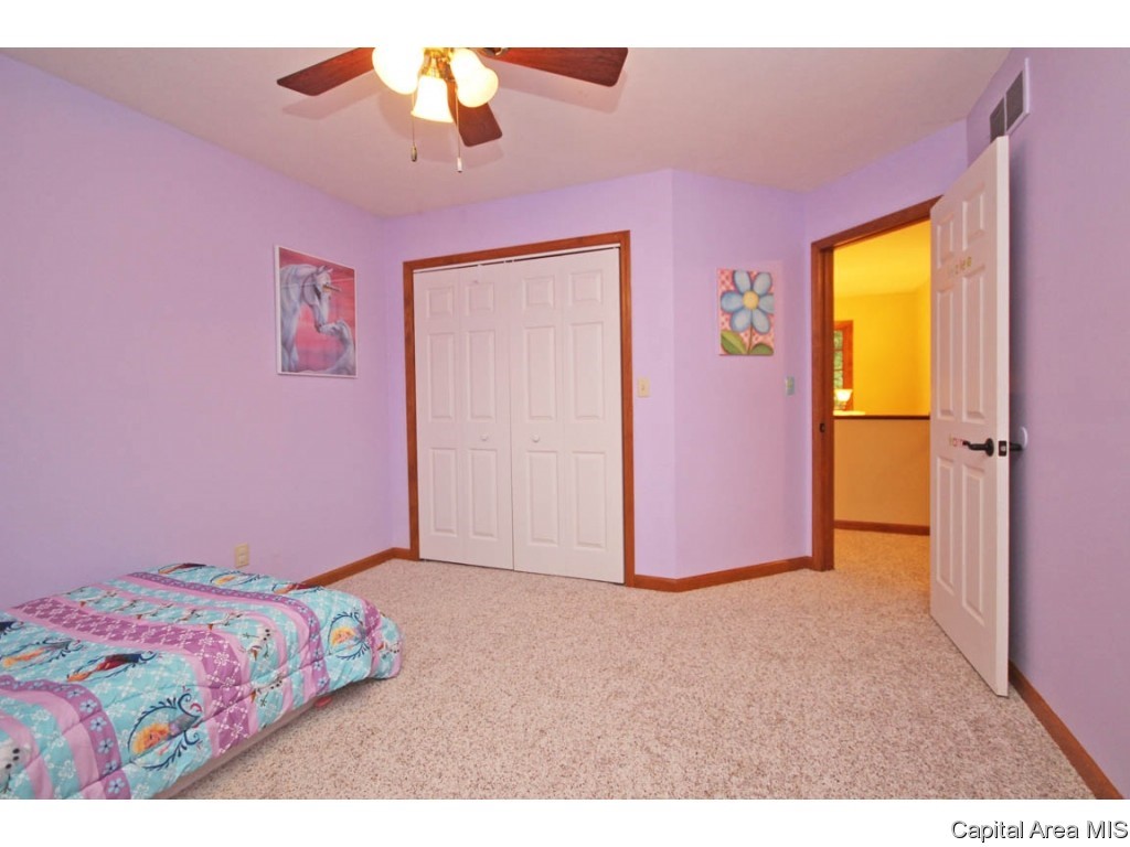 1404 Azalea Court Springfield, IL 62712 - Photo 23 of 36