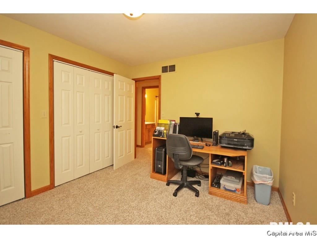 1404 Azalea Court Springfield, IL 62712 - Photo 25 of 36