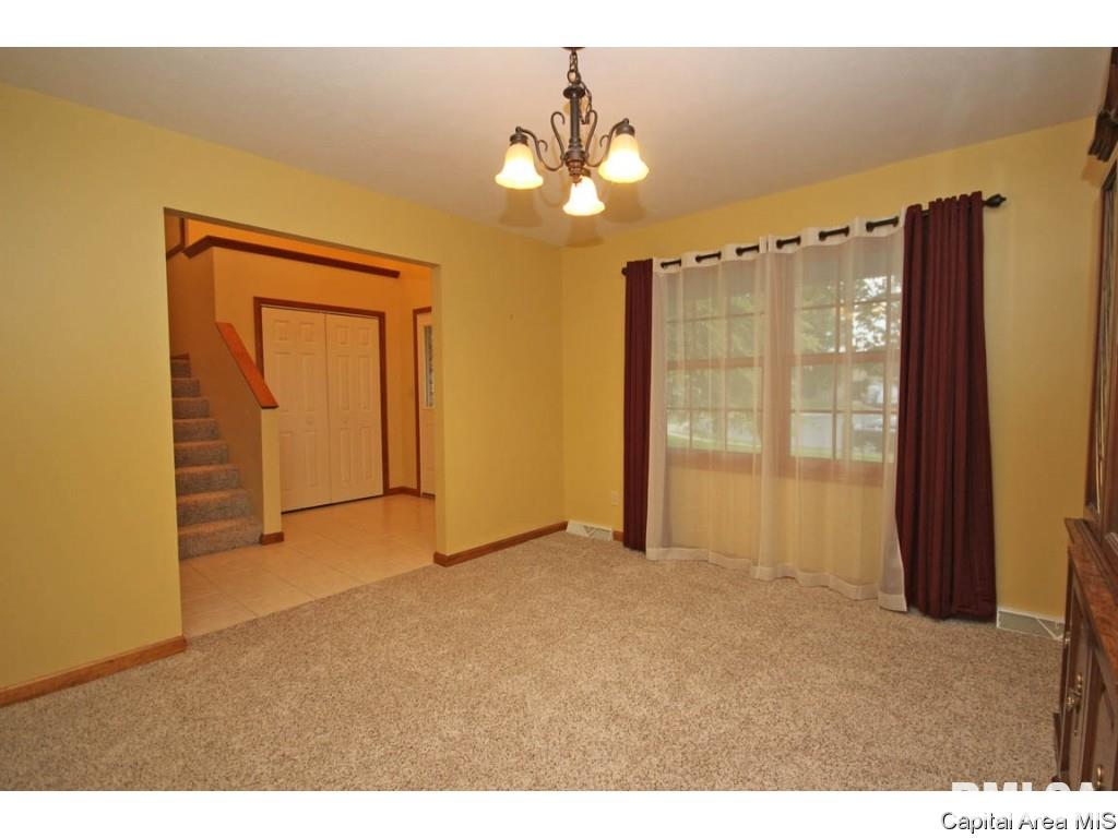 1404 Azalea Court Springfield, IL 62712 - Photo 5 of 36