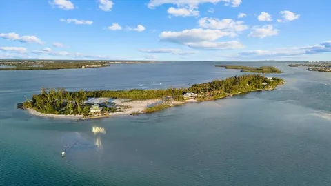 $5,995,000 | 7143 La Lenaire Drive, Longboat Key, FL 34228
