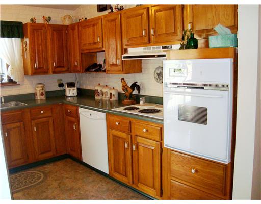 640 Deerfield Road Washington, PA 15301 - Photo 5 of 18 Kitchen.
