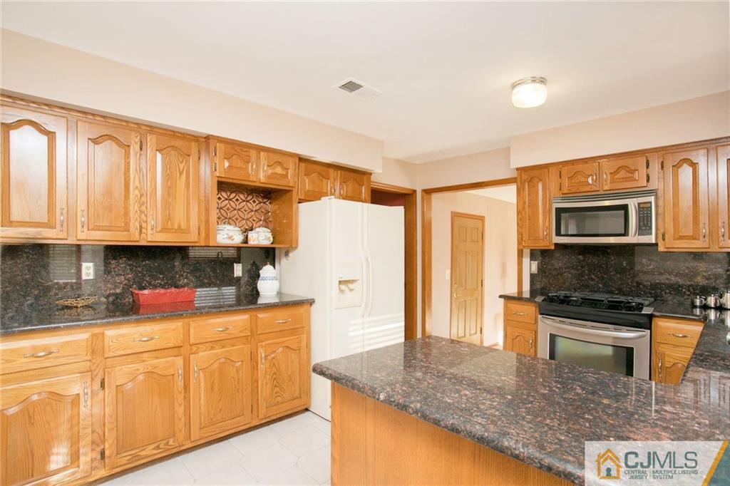 34 Benhardt Road Milltown, NJ 08850 - Photo 11 of 23 Gallery Image 11