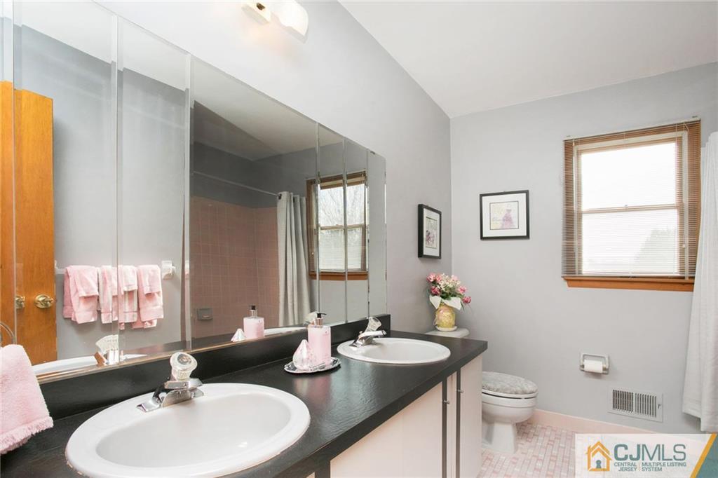 34 Benhardt Road Milltown, NJ 08850 - Photo 17 of 23 Gallery Image 17