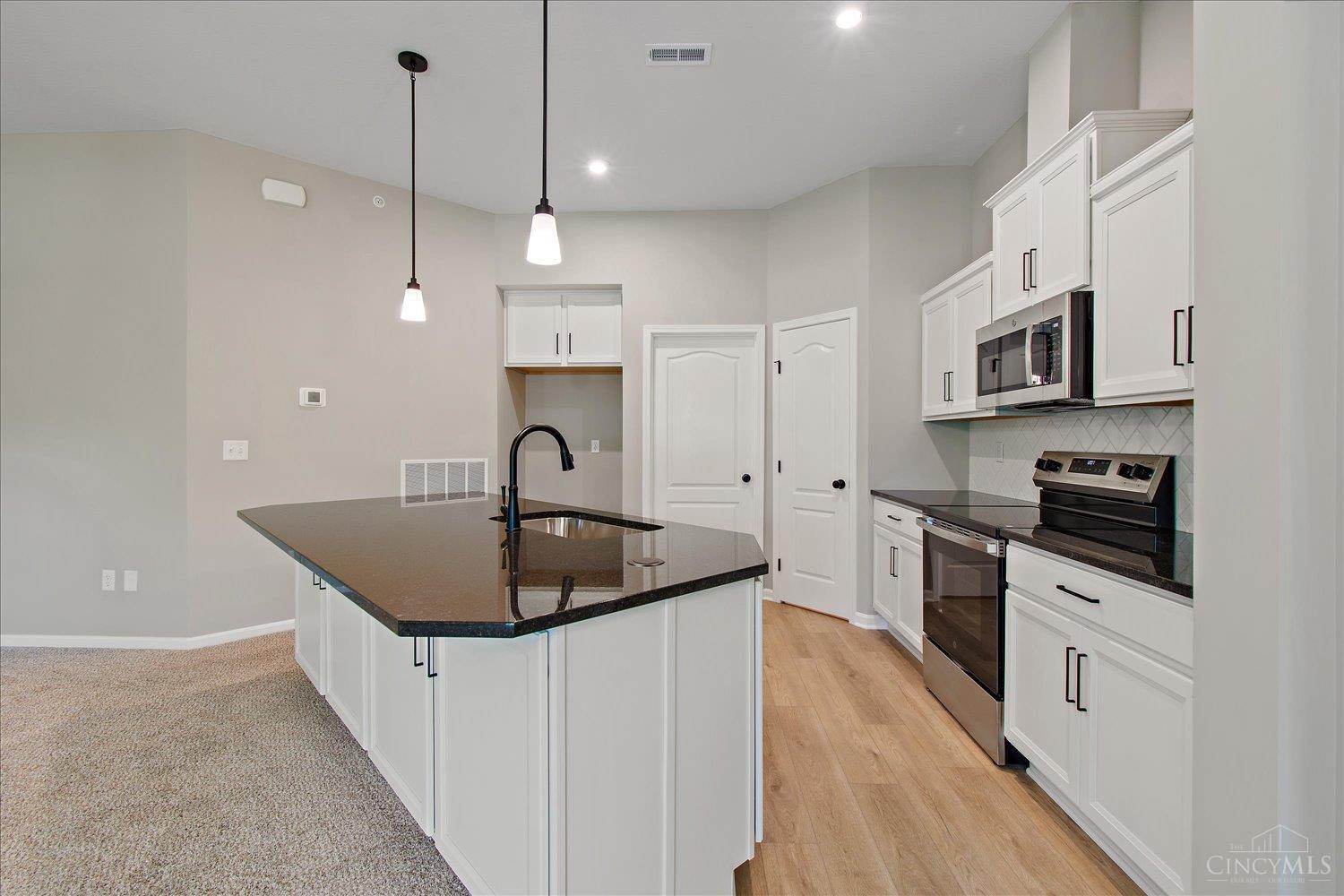 527 Tradition Ridge, Unit 81304 Cincinnati, OH 45245 - Photo 4 of 36