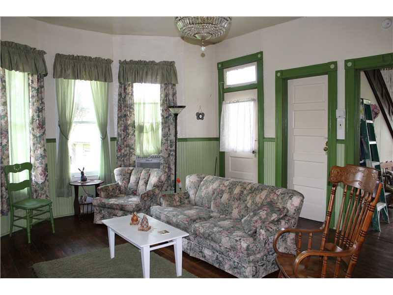 905 Roberts Run Road Holbrook, PA 15341 - Photo 7 of 25 Living Room.
