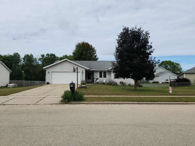 $395,500 | 409 Savannah Trail, Pardeeville, WI 53954
