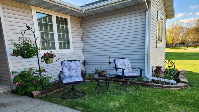 $395,500 | 409 Savannah Trail, Pardeeville, WI 53954