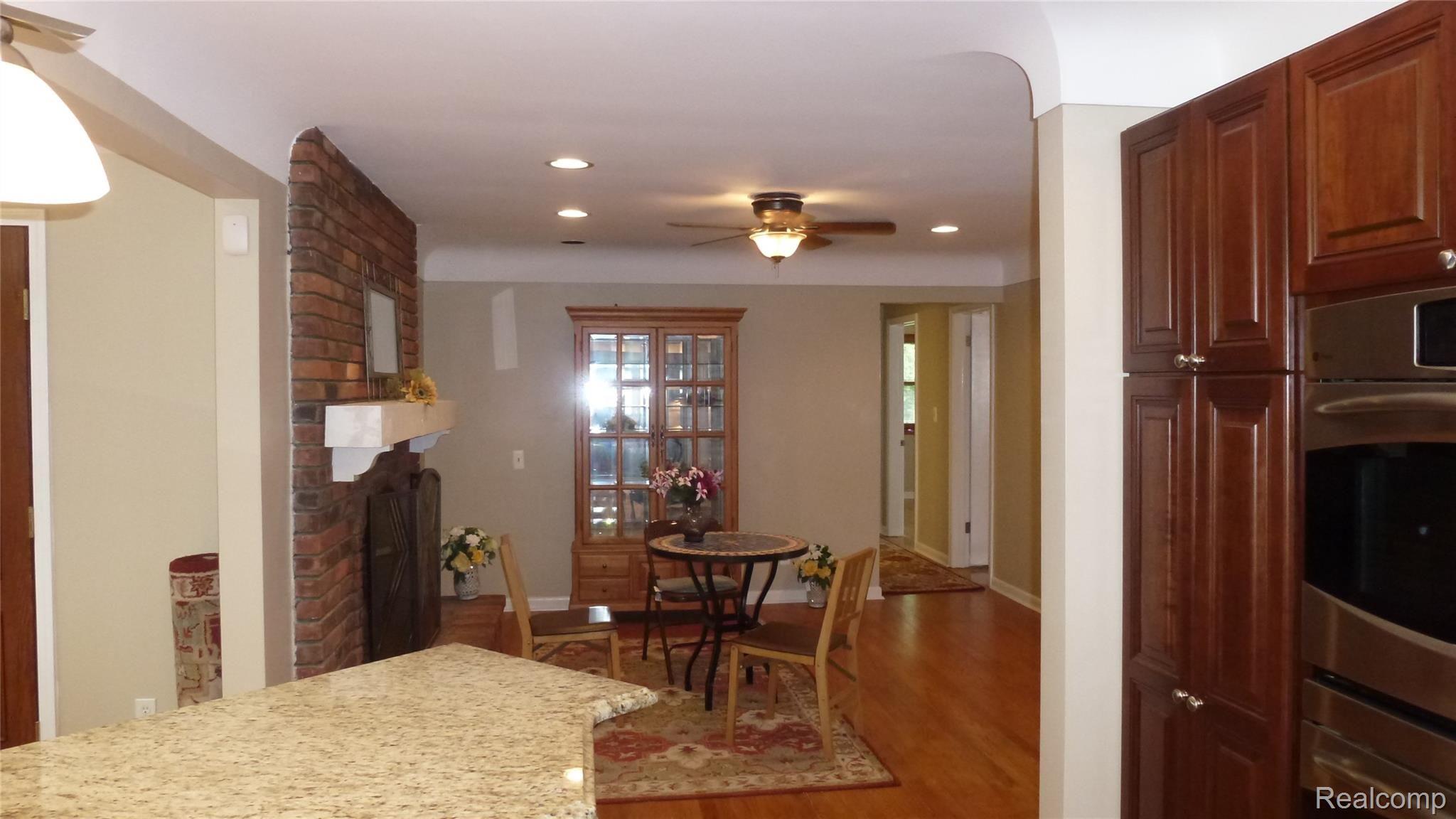 332 Texas Avenue Rochester, MI 48309 - Photo 20 of 28 P1030126.JPG