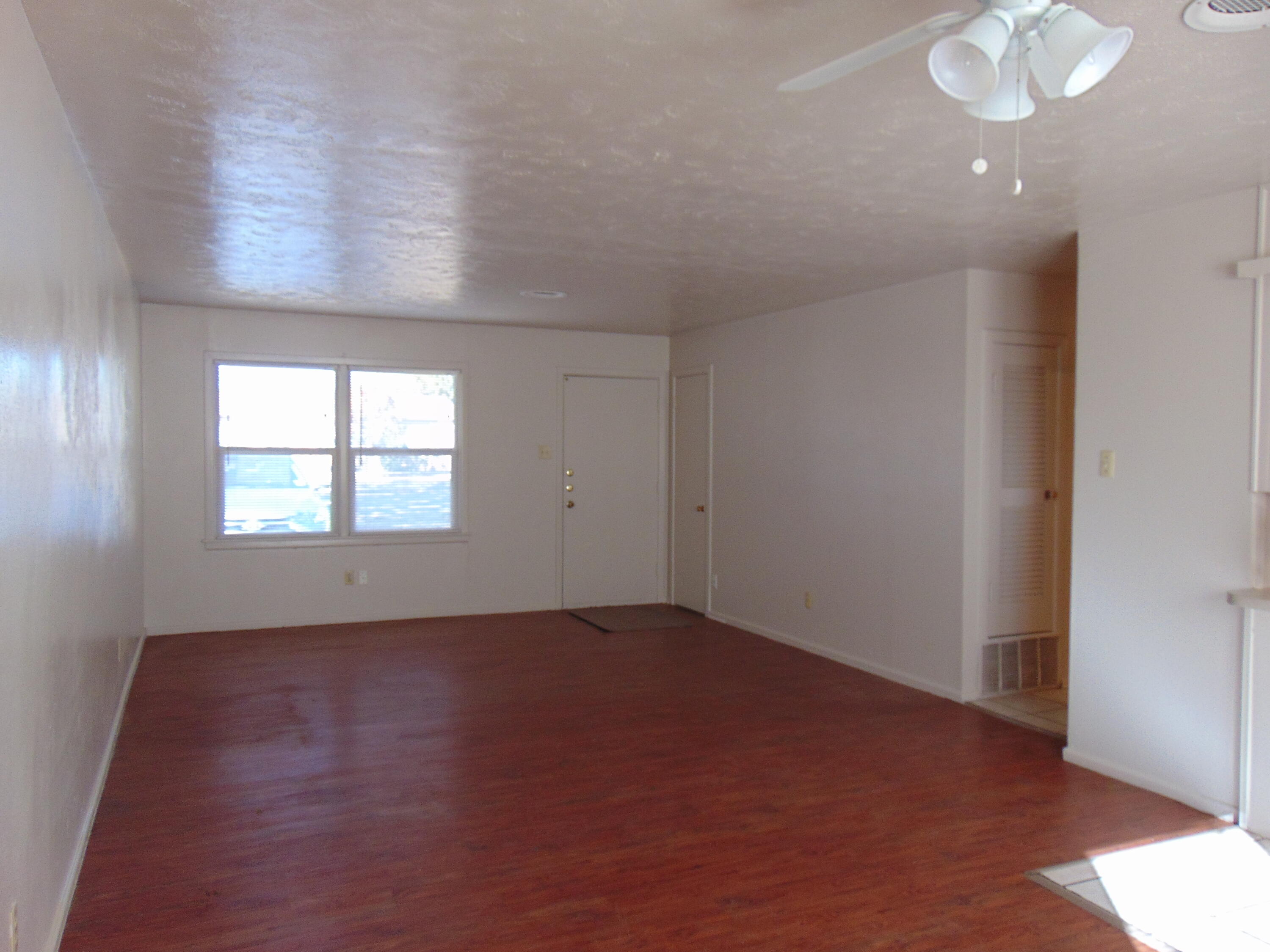 5615 44th Street Lubbock, TX 79414 - Photo 2 of 8 Living