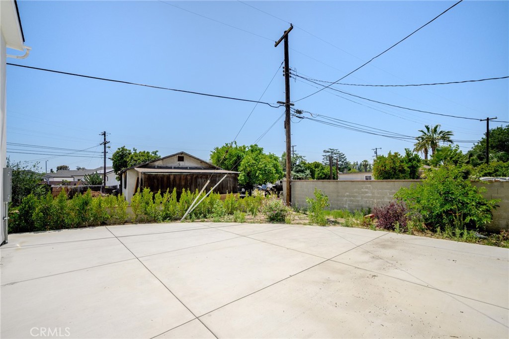 8435 Rincon Avenue Sun Valley, CA 91352 - Photo 18 of 61 a street sign on a sidewalk next to road