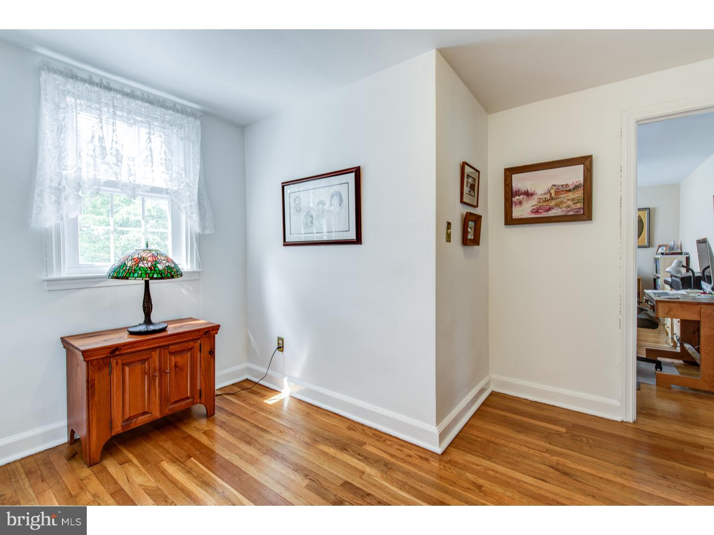 503 Kingston Road Oreland, PA 19075 - Photo 14 of 24 Hallway