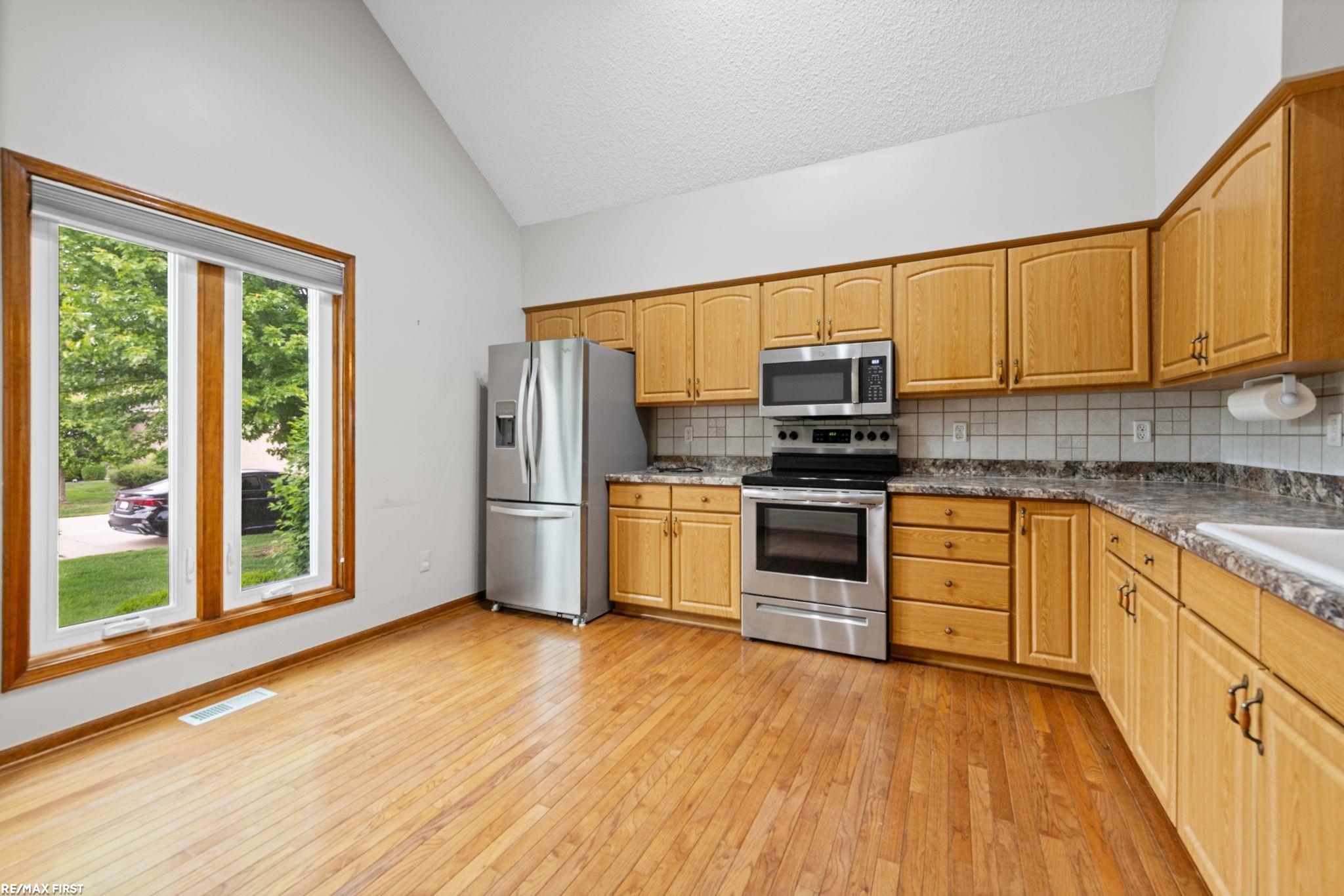 20070 Ridgeway Court Clinton Township, MI 48038 - Photo 8 of 26