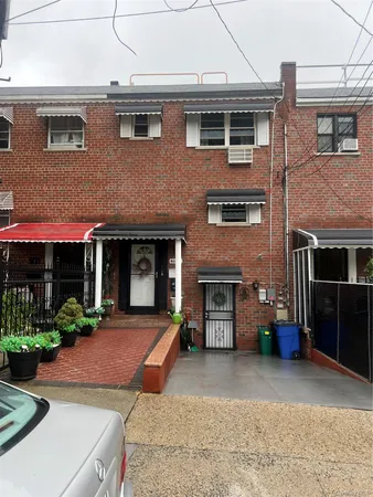 $679,000 | 4636 Murdock Avenue, Unit P | Wakefield