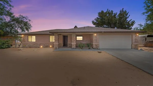 $319,999 | 14071 Quinnault Road, Apple Valley, CA 92307